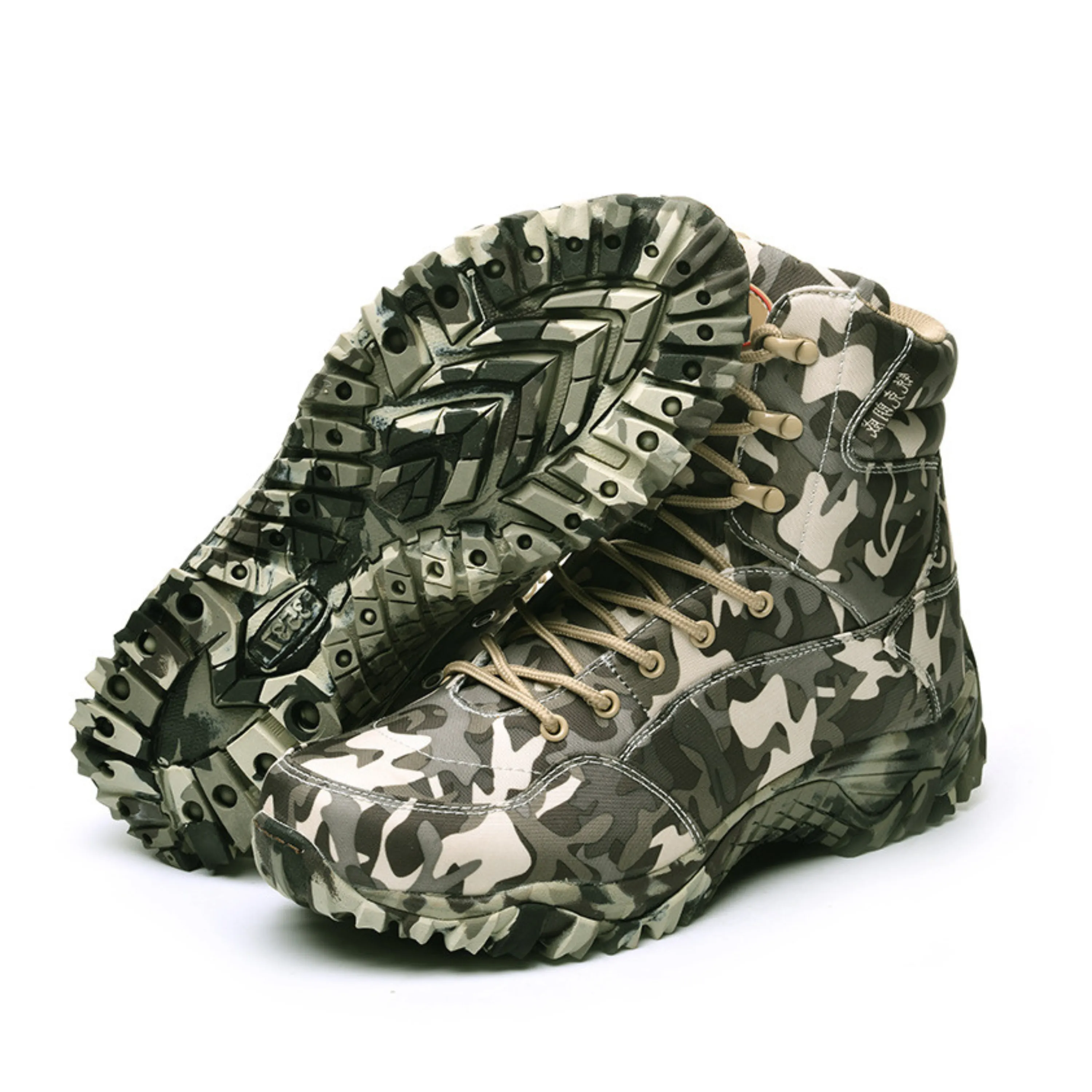 Camouflage Mountaineering Boots for Men's Outdoor Adventures